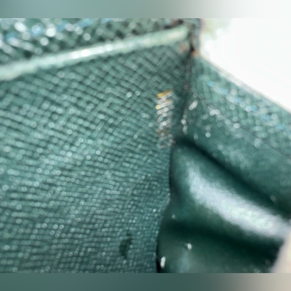 - Louis Vuitton  Wallet in Green color, made from Taiga leather - Picture 12 of 12